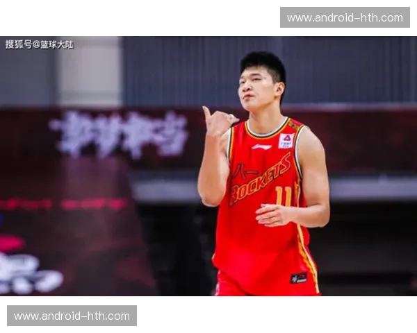 元斗载肩部重伤需四到五月恢复，韩国防守型后腰位置告急